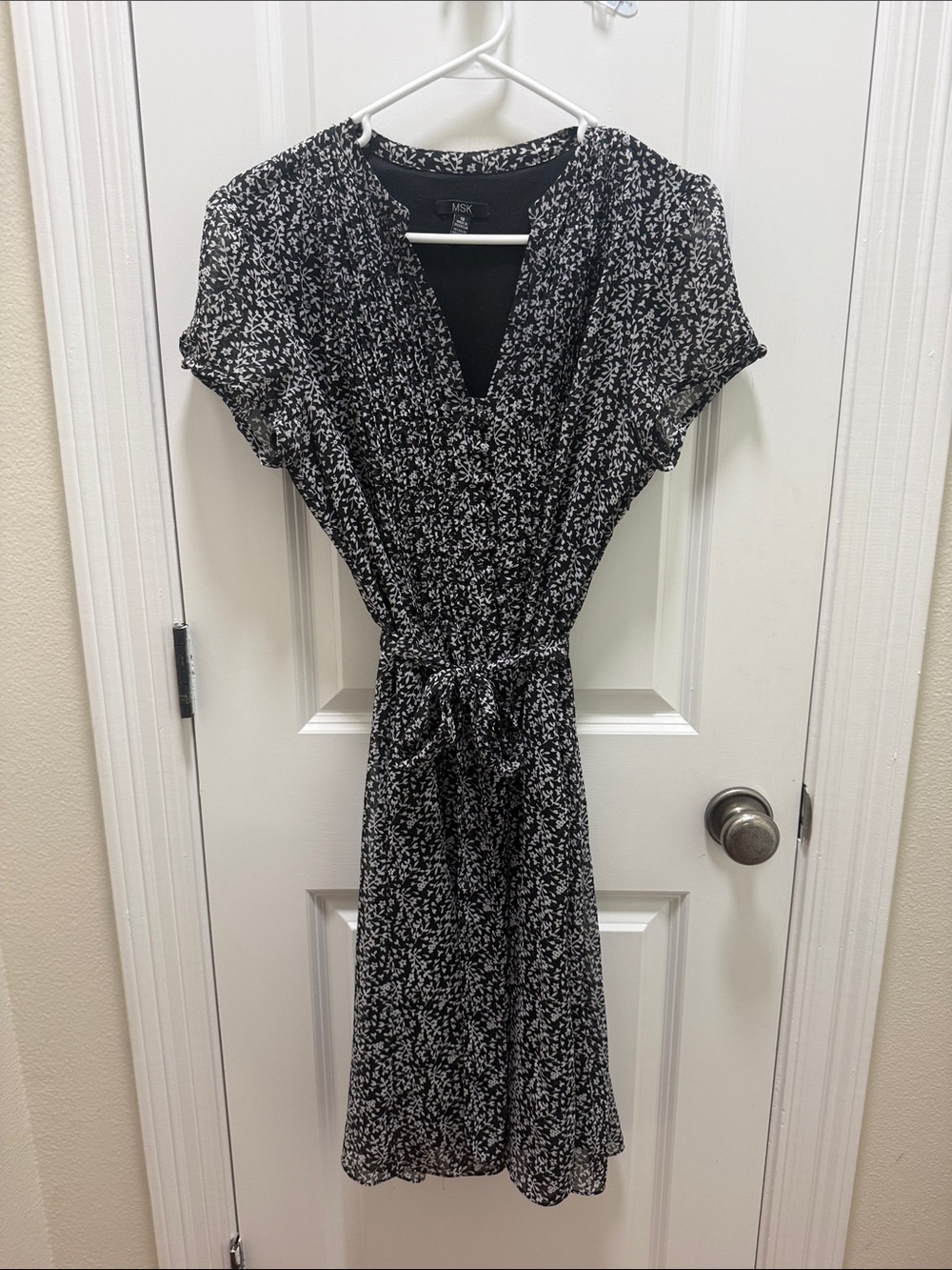 MSK Black Floral Tie-Waist Dress